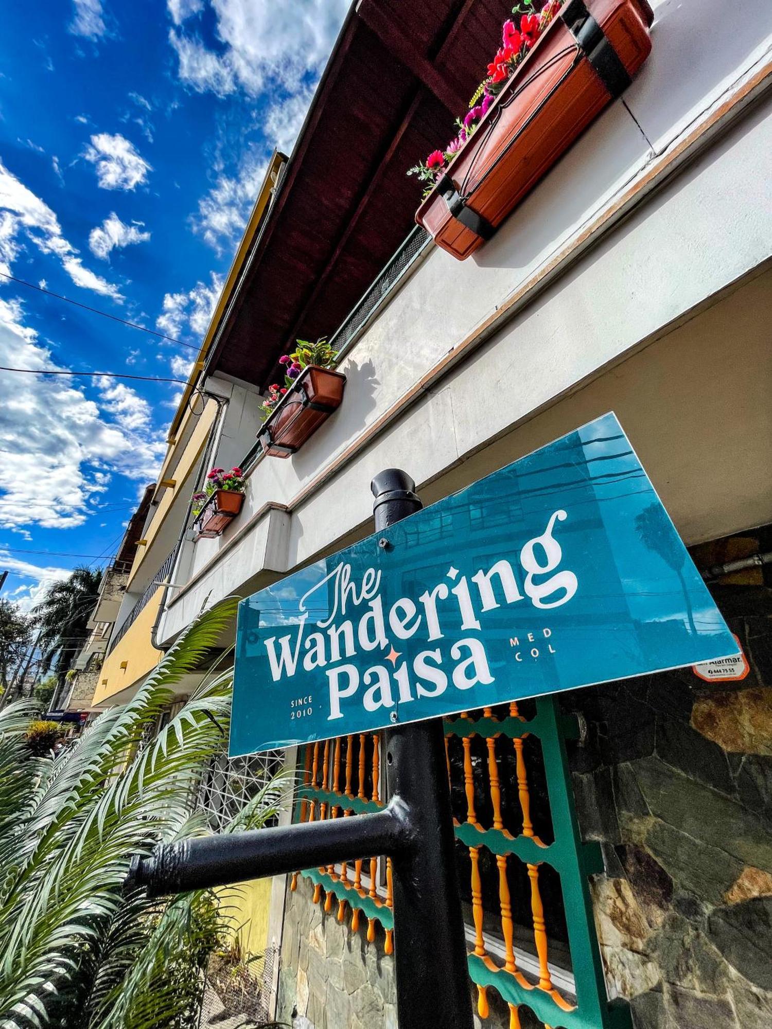 The Wandering Paisa Hostel Medellin Exterior photo